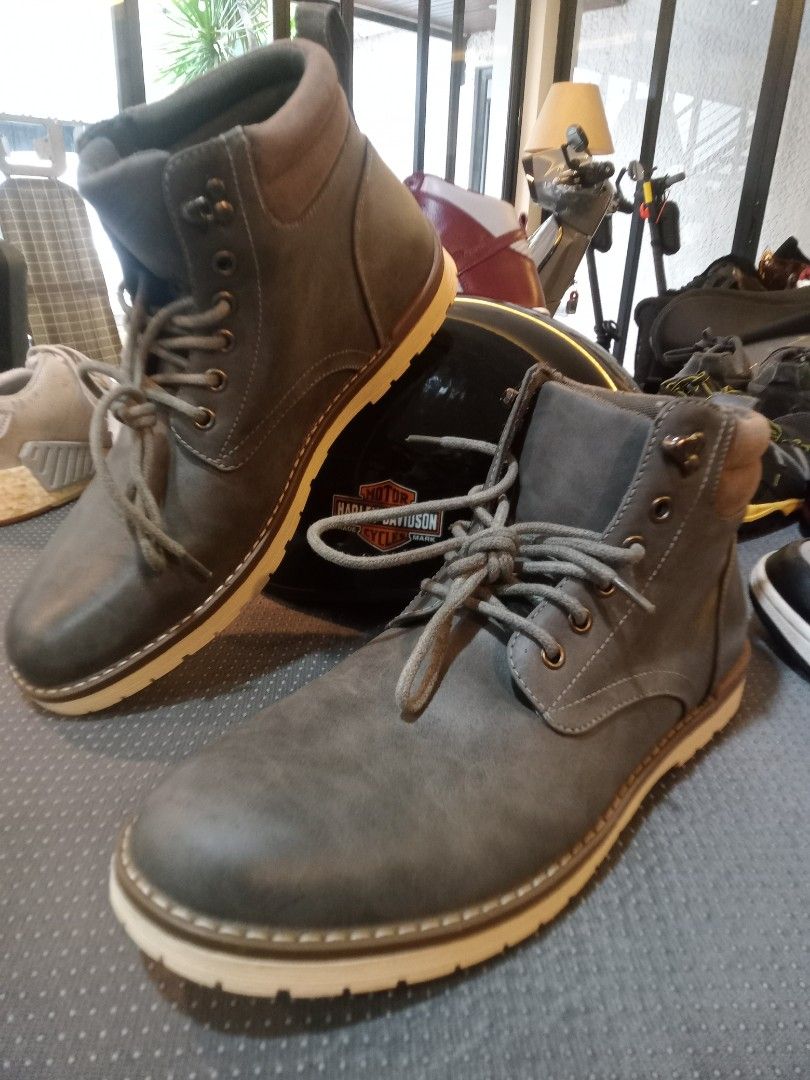 Vostey boots (Category: Boots) located in Makati City. Submitted by pardsroman (Listing ID 1466588318, Image 2). Description: MOP via BPI or gcash payment first before delivery no return no exchange. shipping at buyers expense size 10 unused.
