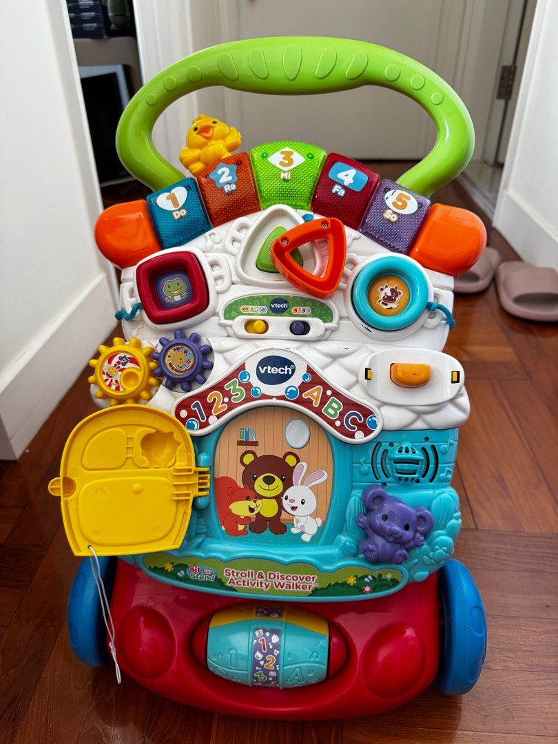 VTech Stroll and Discover Activity Walker 發聲學行推車 （分類：兒童玩具）位於 Hong Kong。 由 kalllladaka 提交（商品編號 1466620968，圖片 1）。簡介： Vtech 學行推車，可發聲 新舊如圖 大水坑站交收。