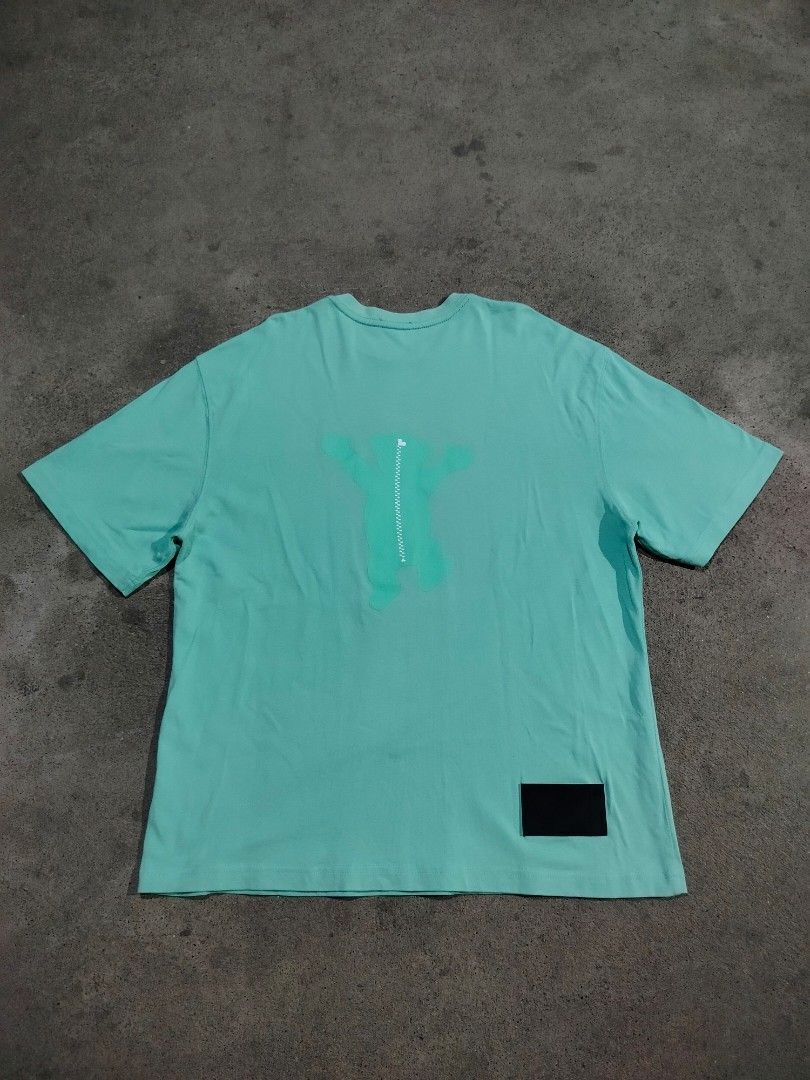 We11done Mint Green Bear Graphic Tee Size S (Category: Formal Shirts) located in Bongabong. Submitted by giansarmie08128 (Listing ID 1466701508, Image 2). Description: Well done t-shirt Dimes 22x27.5 Color rate 9/10 Excellent condition Issue: sign of use in neck.