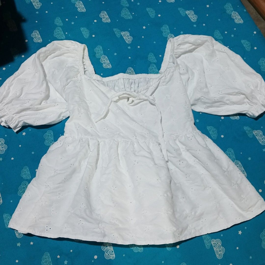 White blouse🐻‍❄️ 🤍 (Category: Announcements) located in Candaba. Submitted by ZaiSa14 (Listing ID 1466664281, Image 1). Description: slightly used once lang sinuot maganda tela xl to xxl bagay sa chubby.