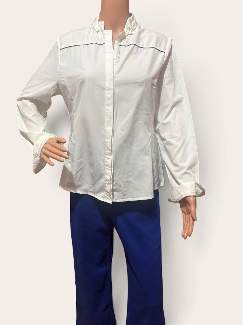 White Button-Up Long Sleeve (Category: Longsleeves) located in Pasig City. Submitted by burtonxxx (Listing ID 1466622235, Image 3). Description: 19x24 Code: soni.