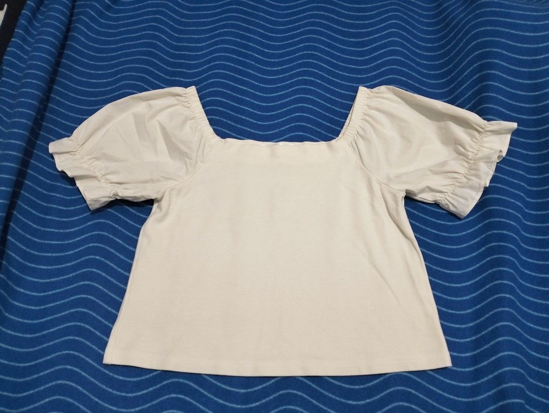White croptop blouse (Category: Others Tops) located in Quezon City. Submitted by ainakou (Listing ID 1466615433, Image 1). Description: rfs: masikip pls message me for exact measurement :) details: - extra small - worn once.
