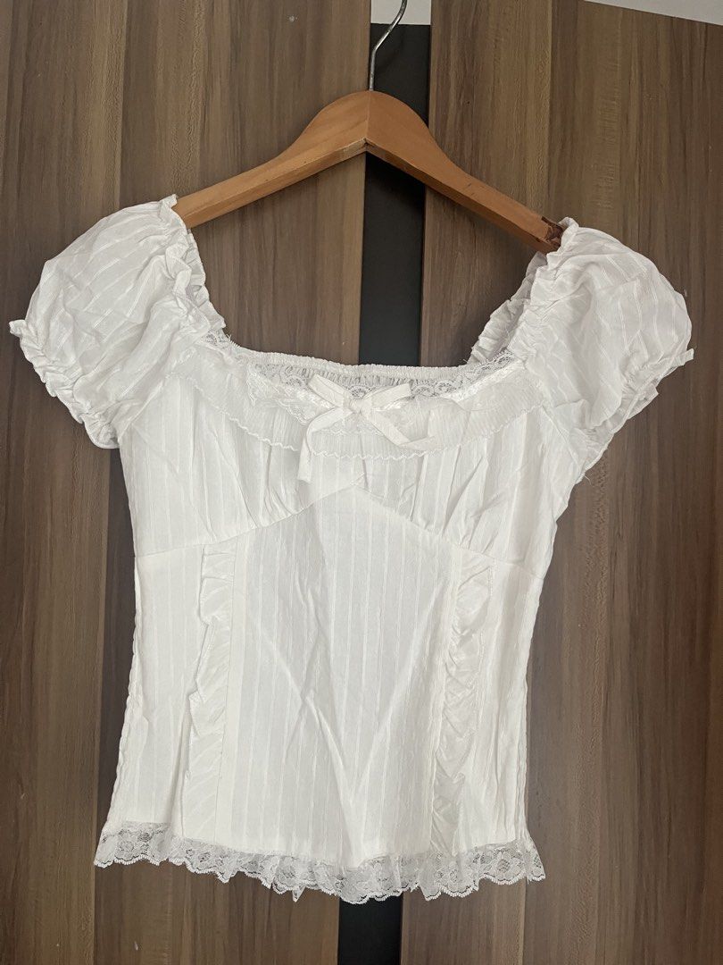 White Dainty Top (Category: Blouses) located in Bulacan. Submitted by prelovedbycamilla (Listing ID 1466604218, Image 1). Description: Best fit XS-S.