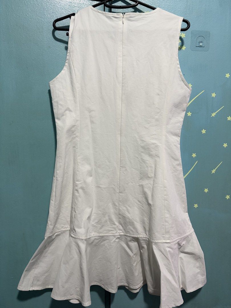 White Dress (Category: Dresses) located in Taguig. Submitted by jazbee19 (Listing ID 1466717052, Image 2). Description: Bought at SM for ₱2,099, selling for ₱1,500 only. 😊 Casual For civil wedding.