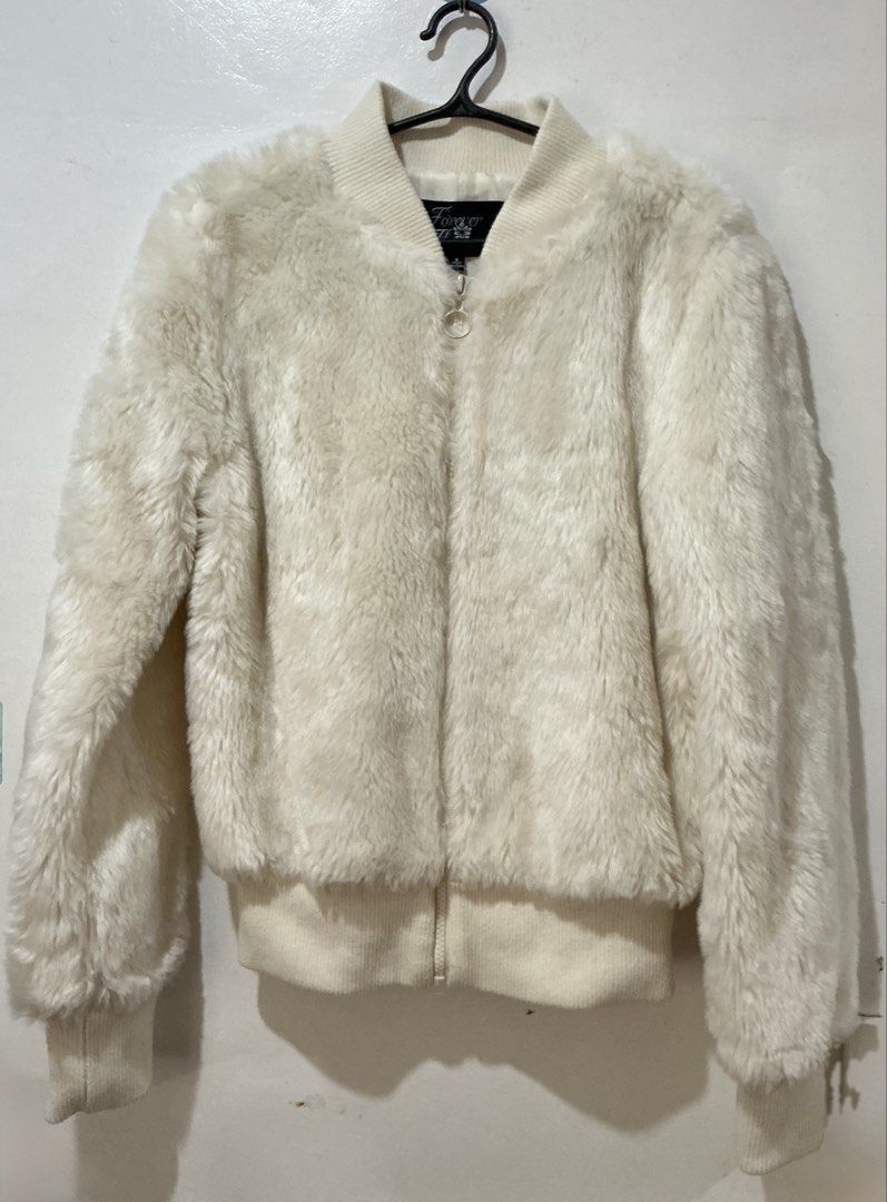 White Faux Fur Bomber Jacket (Category: Coats, Jackets and Outerwear) located in San Pedro. Submitted by itsannabg (Listing ID 1466612751, Image 2). Description: - Style: Fluffy faux fur bomber jacket - Color: White - Size: Small - Features: Ribbed knit collar, cuffs, and hem, full zip closure with round zipper pull, fully lined interior Good fit for XS to S.