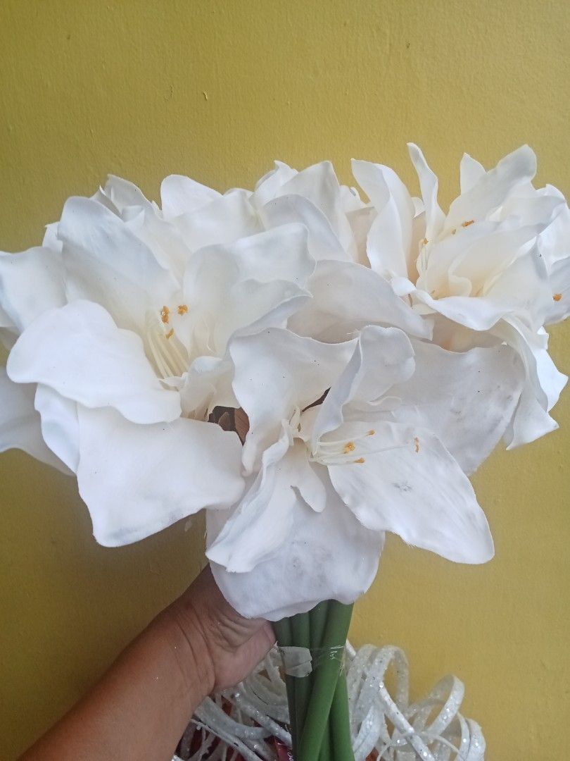 White Peony Flower (Category: Other Home Decor) located in Rizal. Submitted by ellengreen18 (Listing ID 1466649657, Image 2). Description: Take all 7 Pcs. for P1000 Original Price: P595/pc. Mall pullout fr Rustan's MOP: Gcash only Sf for buyer's account Deliver thru Lalamove,Grab or JNT.