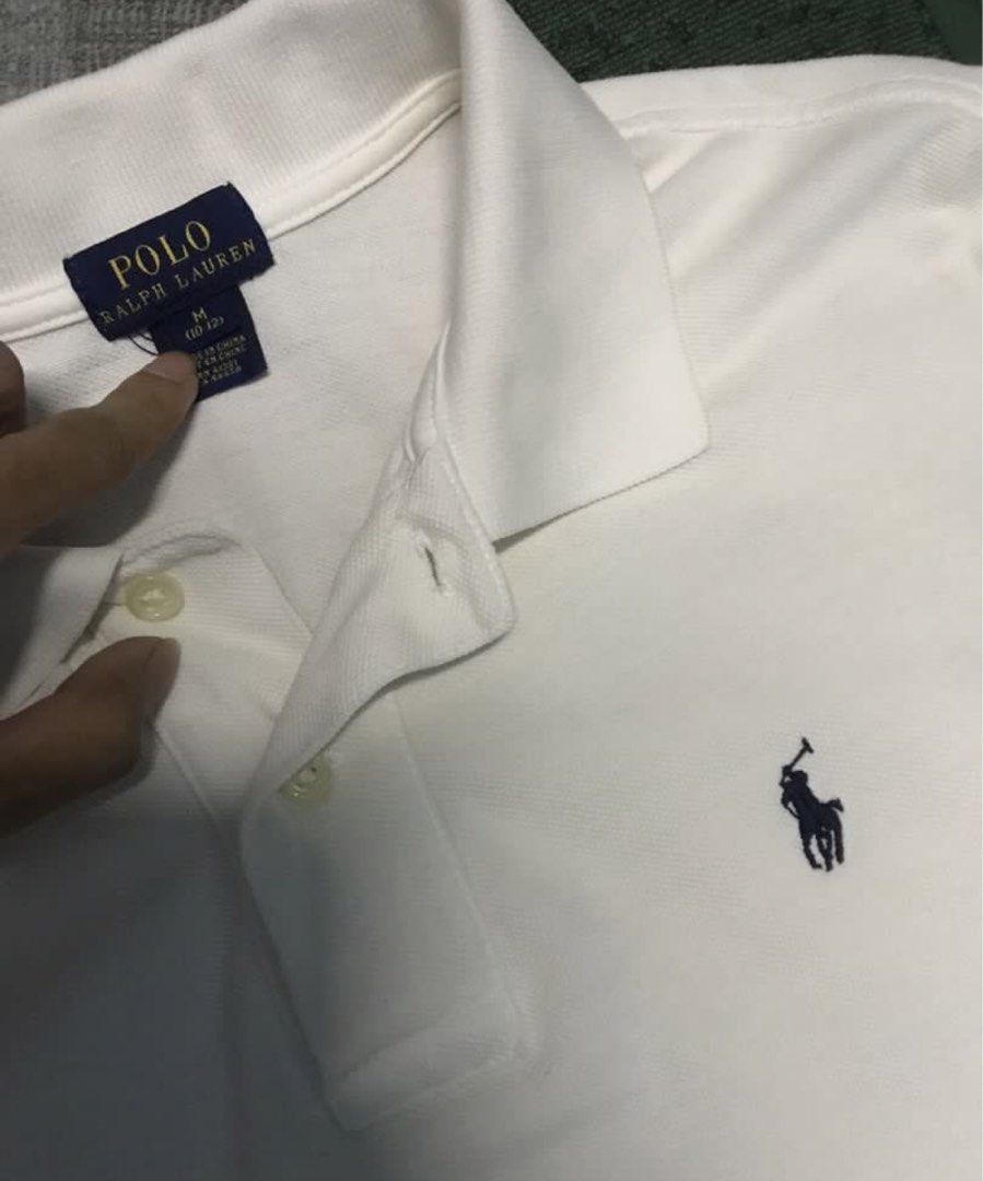 White Ralph Lauren Polo Free Shipp (Category: Tshirts & Polo Shirts ) located in Pasig City. Submitted by spidegoey (Listing ID 1466768571, Image 2). Description: Ralph Lauren White Polo Perfect for your old money fits —8/10 Cond —8/10 Color Rate Dimes —L 25.5 Back 27.5 —W 15.5 .