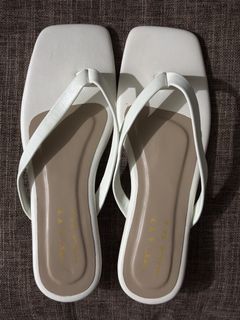 (Category: ) located in . Submitted by k4lis.closet (Listing ID 1466575787, Image 1). Description: .