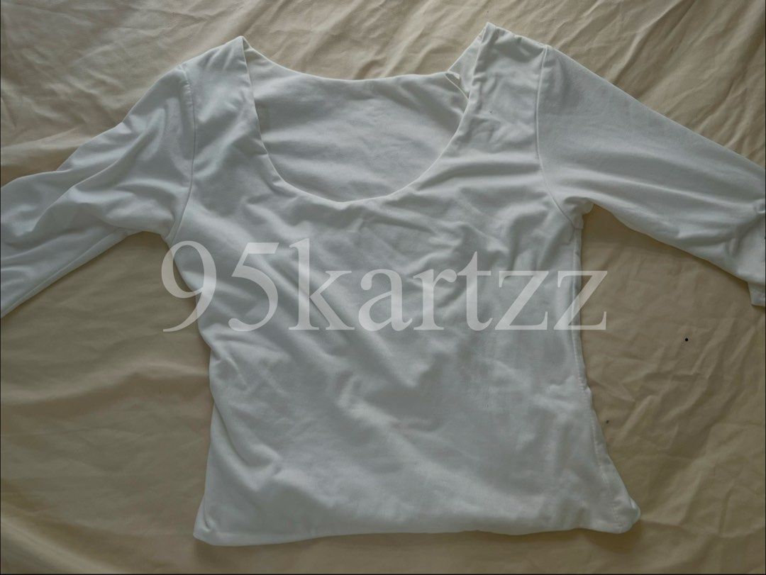 White Scoop Neck Long Sleeve Top (Category: Longsleeves) located in Cabanatuan. Submitted by 95kart (Listing ID 1466576559, Image 1). Description: MOP: Go tyme or Maribank MOD: Lalamove LOCATION: Cabanatuan City, N.E.
