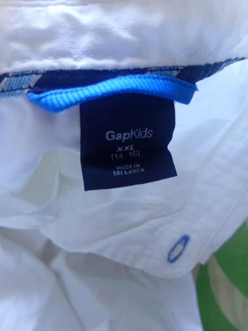 White Short Sleeve Button Down Shirt (Category: Tshirts & Polo Shirts ) located in San Nicolas. Submitted by mar0316 (Listing ID 1466665981, Image 2). Description: mop---gcash/maya/bank transfer payment first before shipping 3 items & above ---free shipping shipping day--- thursday.