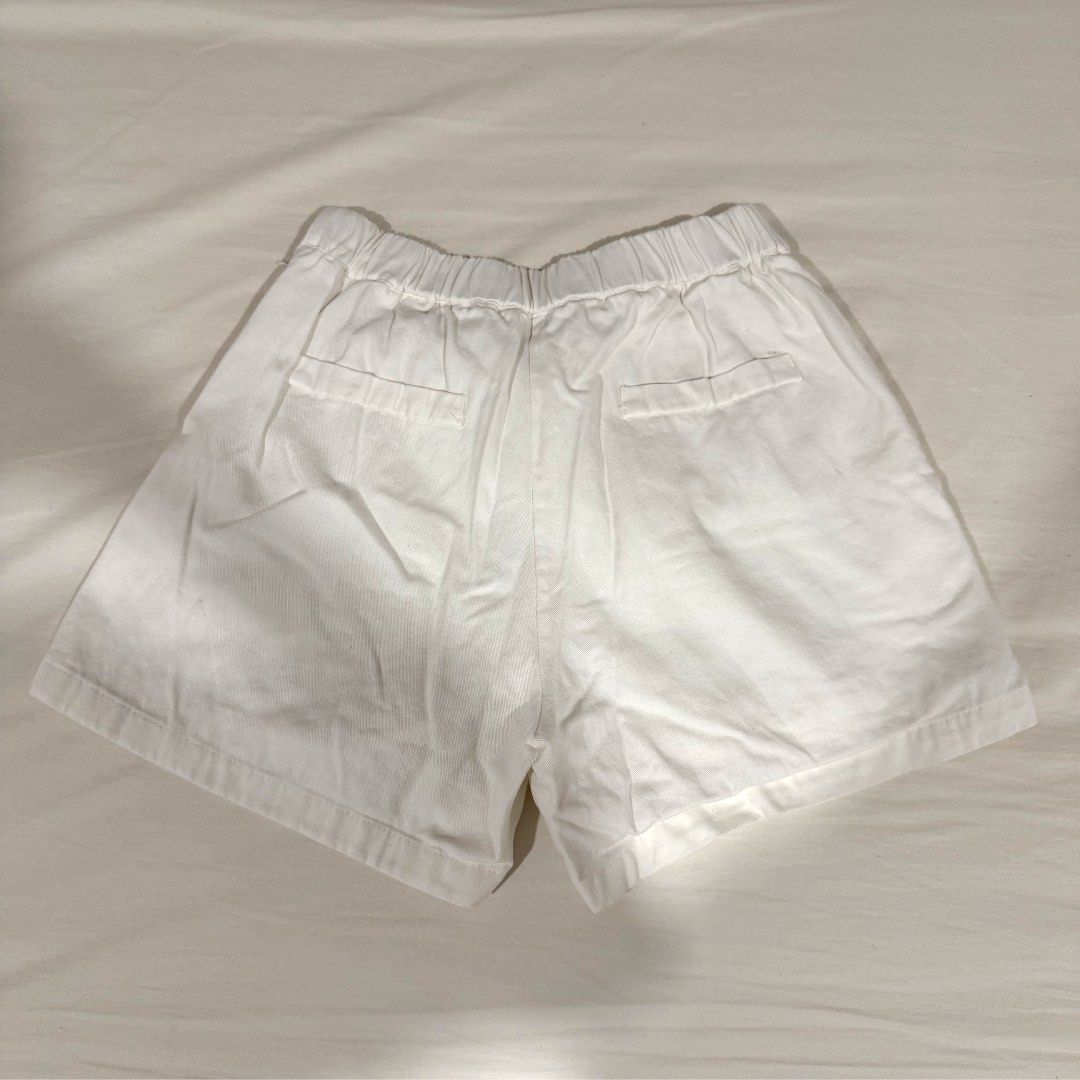 White Skorts With Lace Trim (Category: Shorts) located in Manila. Submitted by jeanettetaneca (Listing ID 1466661657, Image 3). Description: - RFS: Size is too big on me! My mom got this for me from her Japan Trip last year lol never used it but I just want this out haha - No when worn pic :) - Last price already :) NO HAGGLING PLS. .