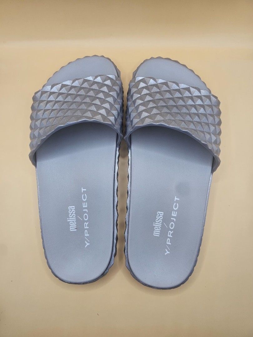 WOMENS SLIPPER (Category: Slippers and slides) located in Quezon City. Submitted by eshoppersmart (Listing ID 1466627016, Image 1). Description: US7 Original Price : 8,995 made in Brazil.