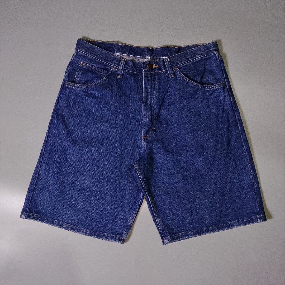 Wrangler Jorts (Category: Shorts) located in Taguig. Submitted by 8kthrifter (Listing ID 1466585124, Image 2). Description: ▪️Waist: 34 ▪️Length: 21 ▪️Thigh: 14 ▪️Leg Opening: 12 ▪️Color rate: 10/10 ▪️No issue ▪️Excellent Condition.