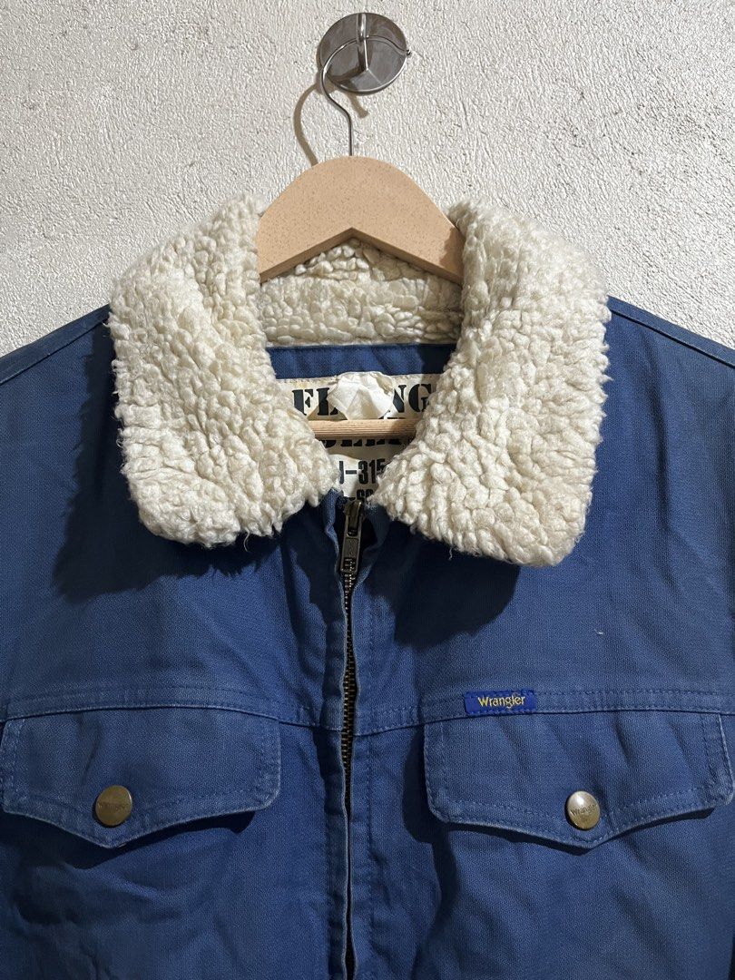 Wrangler Sherpa Lined Blue Canvas Jacket Size M (Category: Coats, Jackets and Outerwear) located in Cebu City. Submitted by eraskept_trove (Listing ID 1466764892, Image 2). Description: Dimes : 23x26 Excellent Condition Need Wash.