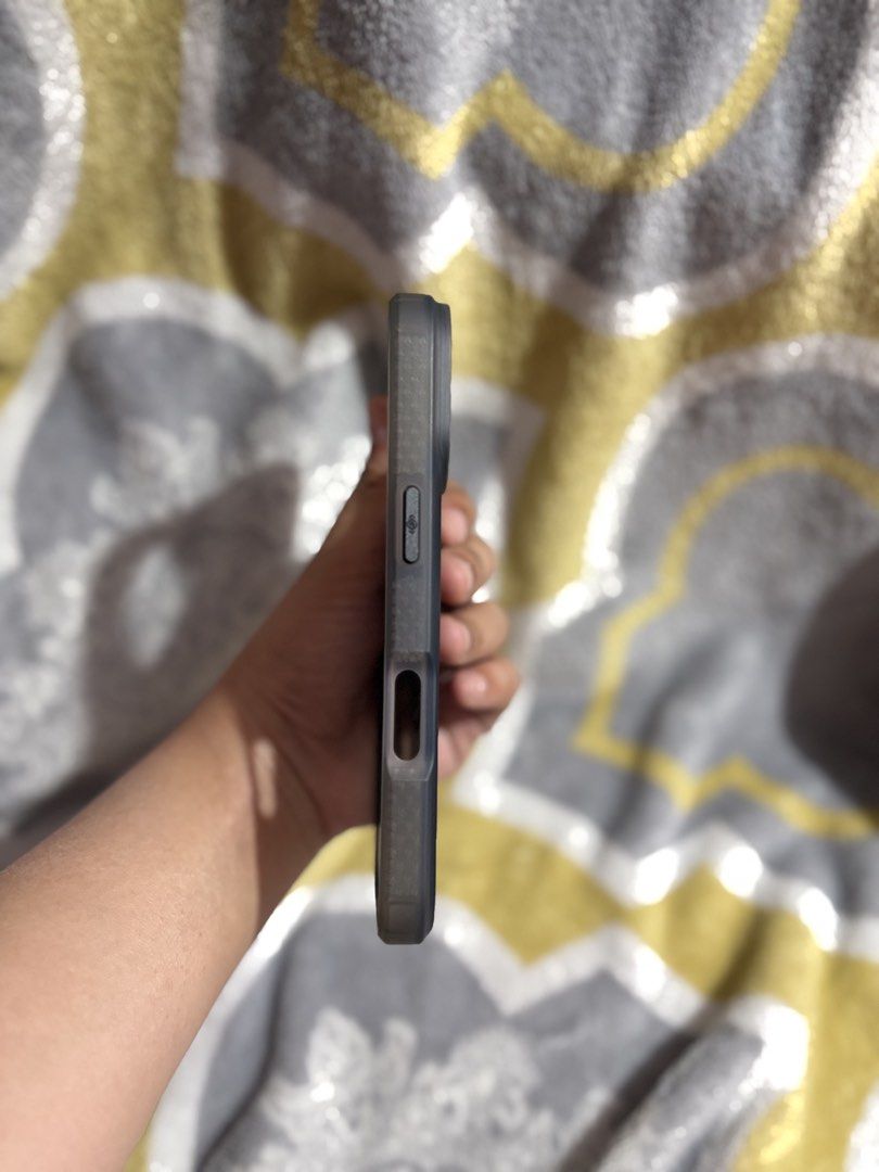 x.one Dropguard IPhone 16 phone case (Category: Cases & Sleeves) located in Manila. Submitted by yanna1972 (Listing ID 1466741803, Image 3). Description: • original x.one dropguard phone case •never been used, no dents or scratches • selling low bcz nawala yung packaging 🥲.
