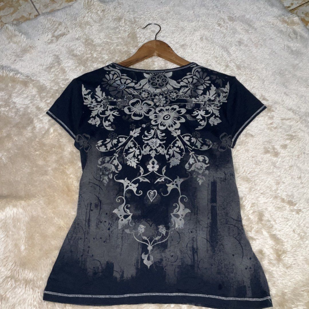 Y2k BLUE Canyon Shirt (Category: Shirts) located in San Fernando. Submitted by jz_ofiaza (Listing ID 1466617430, Image 2). Description: Excellent/ Like New Condition Cut tag only size: check the photo.