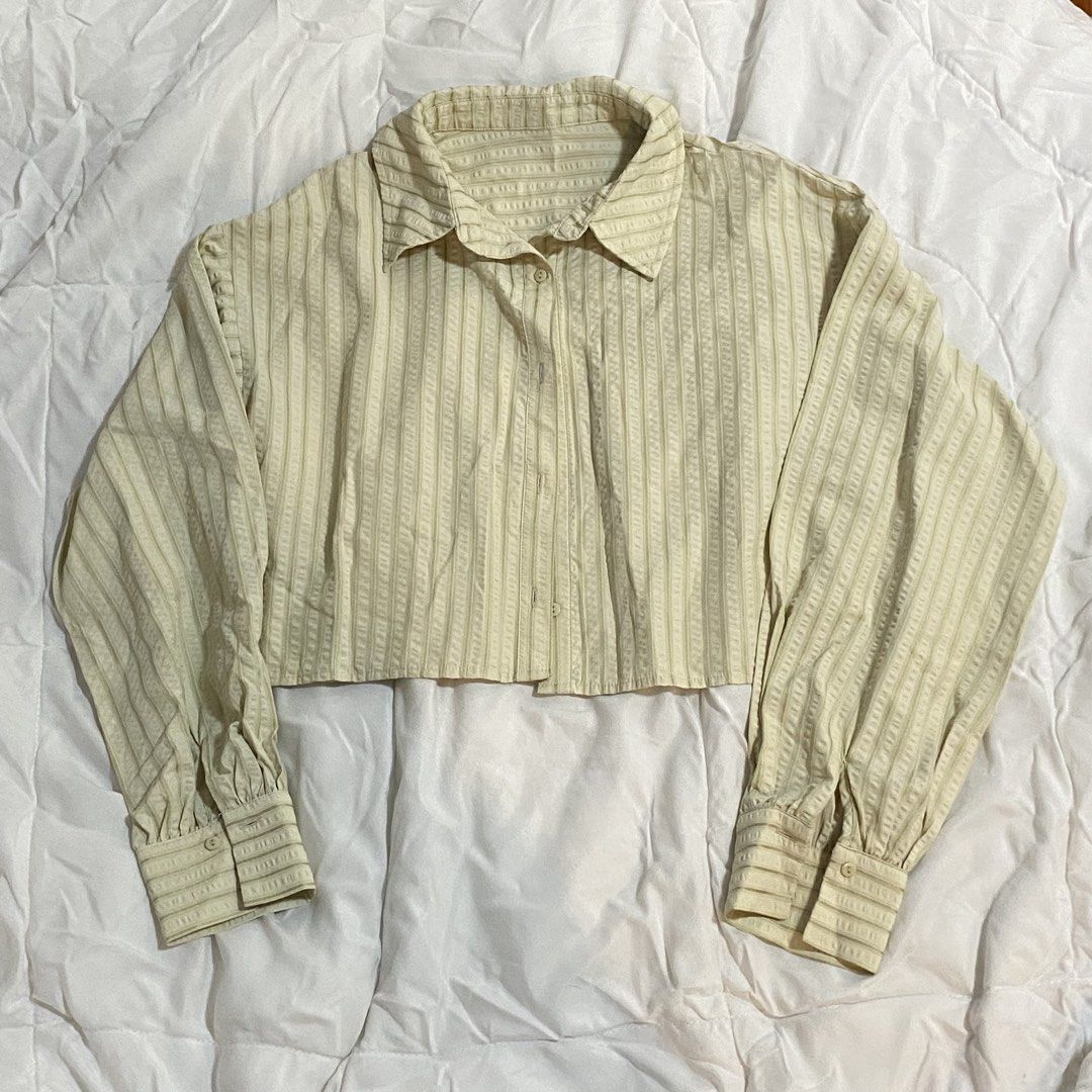 Y2K Cropped Striped Collared Blouse (Category: Longsleeves) located in Manila. Submitted by sugarcane888 (Listing ID 1466700049, Image 3). Description: ⭐️ Thrifted - Y2K Cropped Striped Collared Blouse 📌 Fits S - M 📌 In good condition.