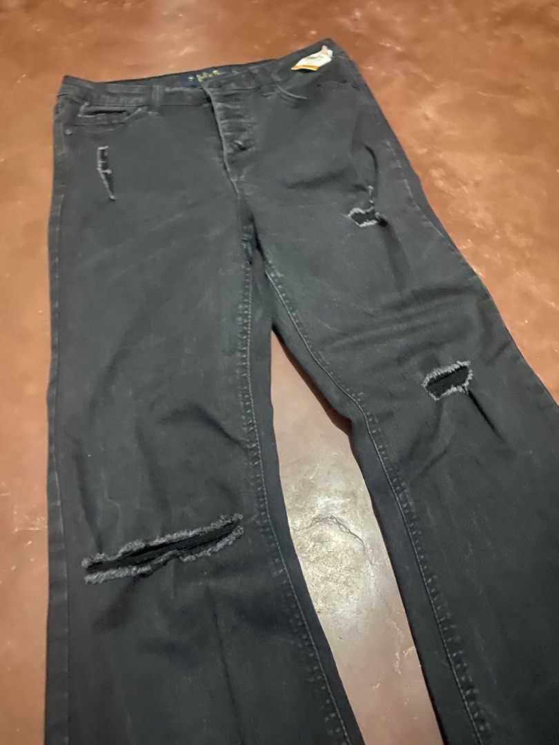 Y2k Indigo Raw Distressed Flare (Category: Jeans) located in Malita. Submitted by ronnyboi (Listing ID 1466568984, Image 2). Description: W:30 L:42 T:10 H:10.5 Mine:600.