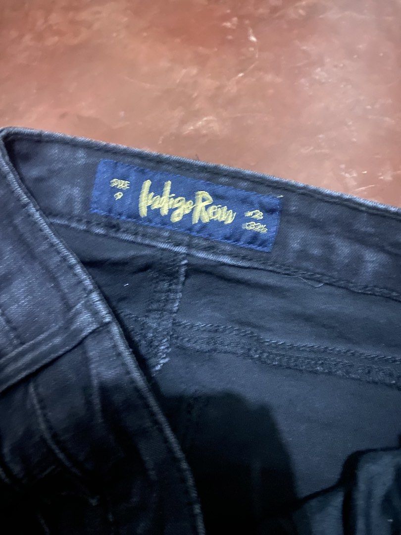 Y2k Indigo Raw Distressed Flare (Category: Jeans) located in Malita. Submitted by ronnyboi (Listing ID 1466568984, Image 3). Description: W:30 L:42 T:10 H:10.5 Mine:600.