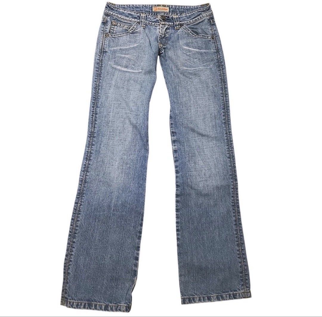 Y2K Lowrise Straight Cut Jeans (Category: Jeans) located in Manila. Submitted by enneil (Listing ID 1466601651, Image 1). Description: no when worn too small for me light wash measurements in photos waist ~37 cm across rise 18 cm (12 cm to zipper) thigh 23 cm leg opening 20 cm length 98 cm y2k jeans, lowrise jeans, lowrise pants, straight jeans, model off duty.