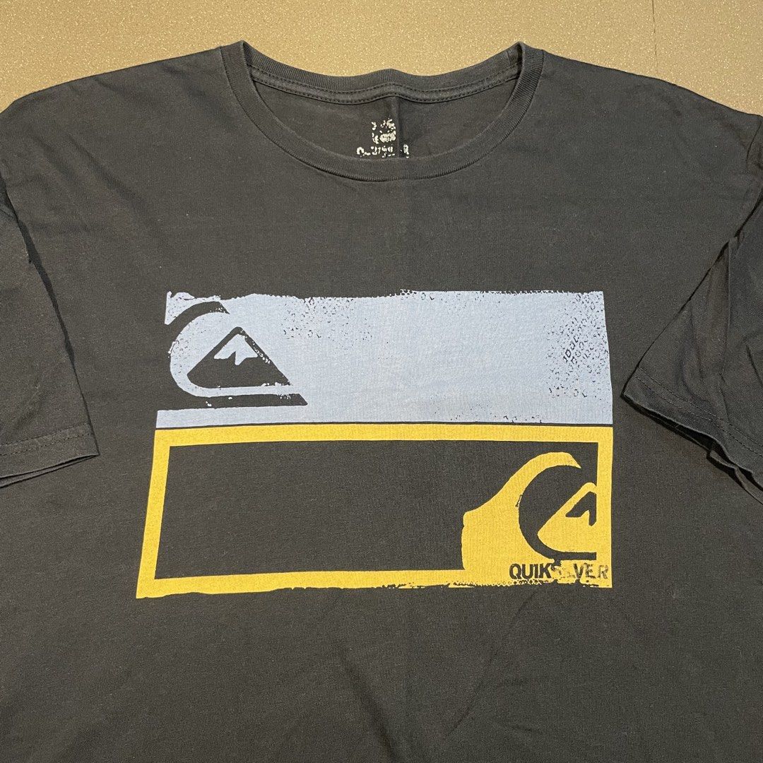 Y2k Quiksilver shirt (Category: Formal Shirts) located in Puerto Princesa. Submitted by lookmomicanbuy (Listing ID 1466667897, Image 1). Description: Good condition.
