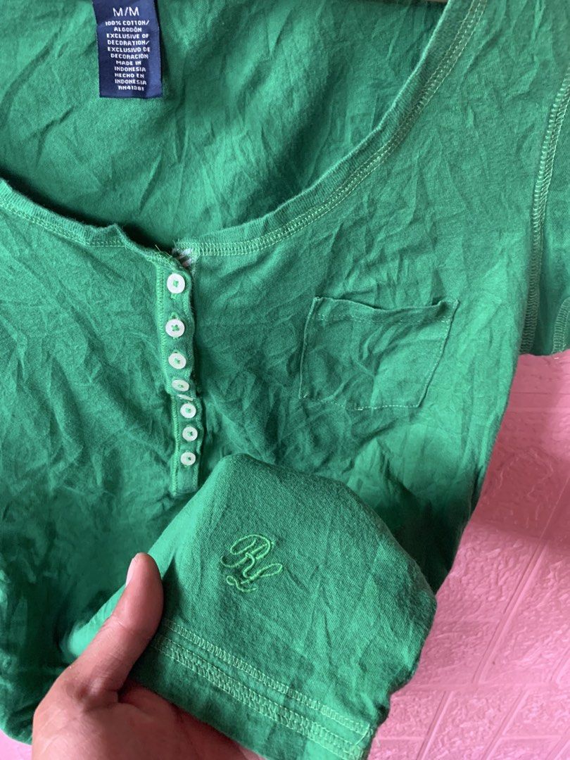 Y2K Ralph Lauren (Category: Shirts) located in Kabacan. Submitted by mansourrrrrr (Listing ID 1466671838, Image 2). Description: Y2K Ralph Lauren Size: Medium-Large Excellent Condition No issue.