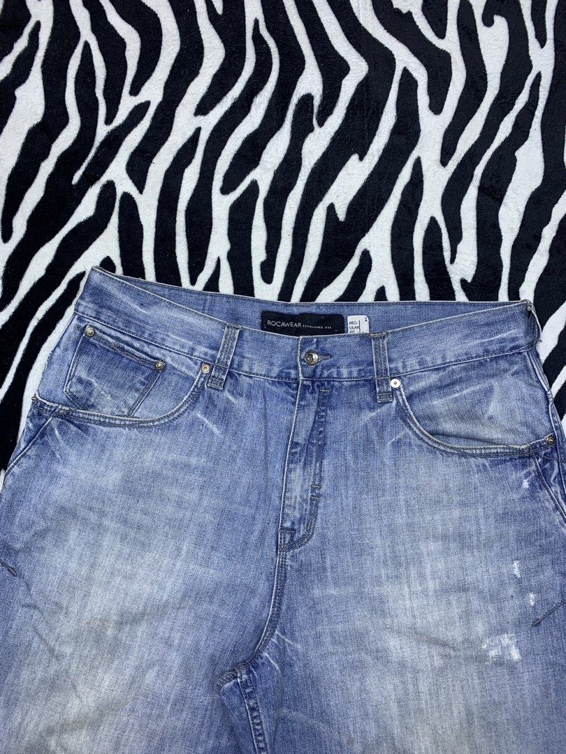 Y2K ROCAWEAR LONG JORTS (Category: Shorts) located in Cagayan de Oro. Submitted by yooow.c (Listing ID 1466622209, Image 3). Description: W: 38 L: 28 THIGH: 16 HEM: 13 - good condition - loose stitch, fade backtag, rub - need wash - hard - slight heavy .