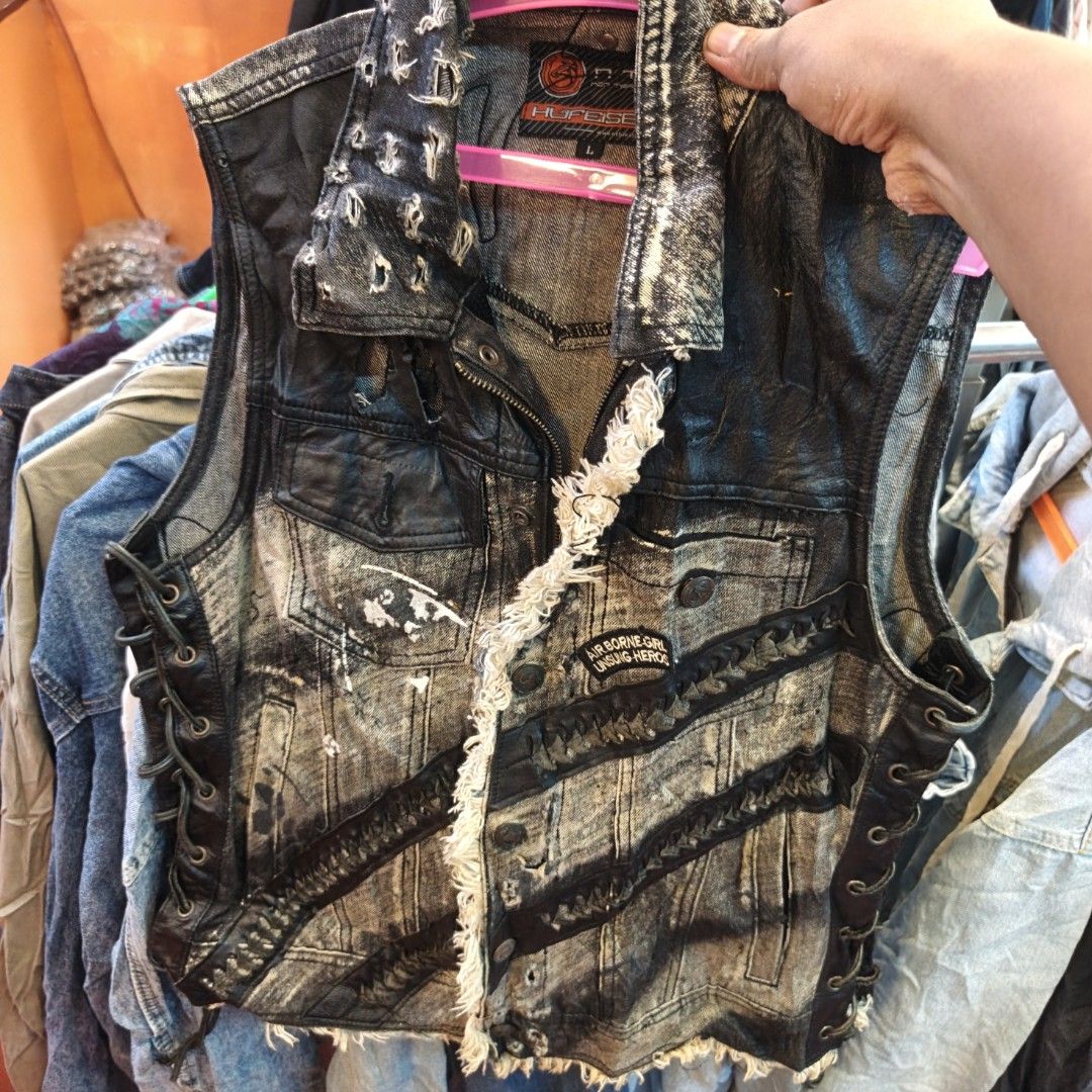 Y2K VEST (Category: Vests) located in Cebu City. Submitted by papart1993 (Listing ID 1466654447, Image 2). Description: Y2K PATCH BACK CHOOPERS .