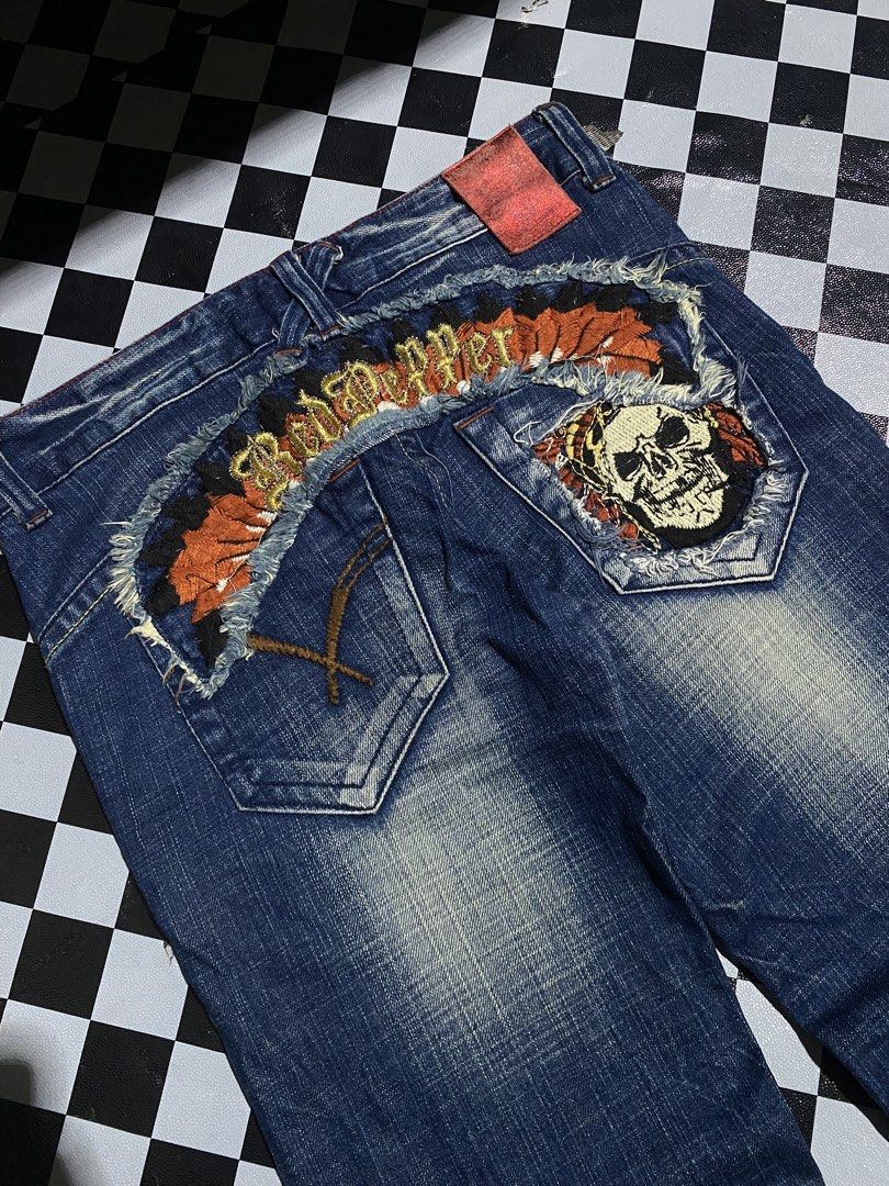 Y2k vintage red pepper flared bootcut! (Category: Jeans) located in Cagayan de Oro. Submitted by mac_koi (Listing ID 1466744219, Image 3). Description: Y2k (Red Pepper) Flared bootcut Waist : 28 Length : 40 Leghole: 10.5 Nonissues!.