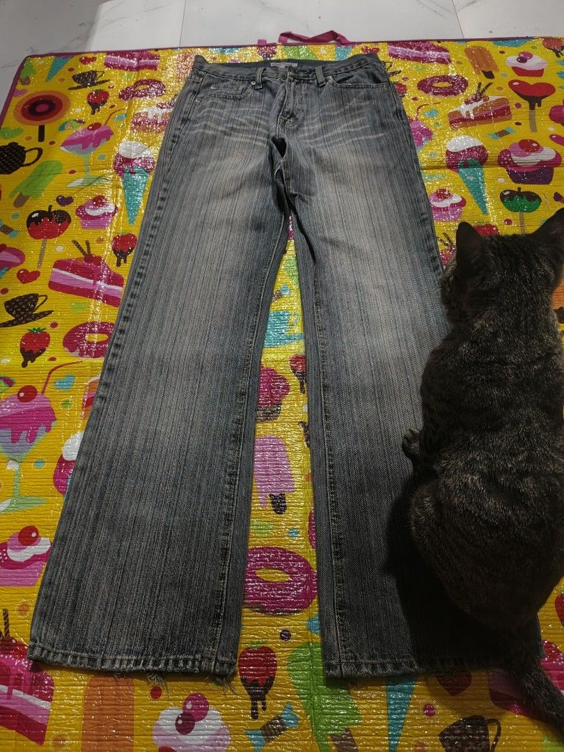 Y2K Vintage RedSquad Bootcut Jeans (Category: Jeans) located in Solano. Submitted by y2kfinds (Listing ID 1466690348, Image 2). Description: Size 31-32 Lenght 43 Hem 9.5 Distressed Hem.