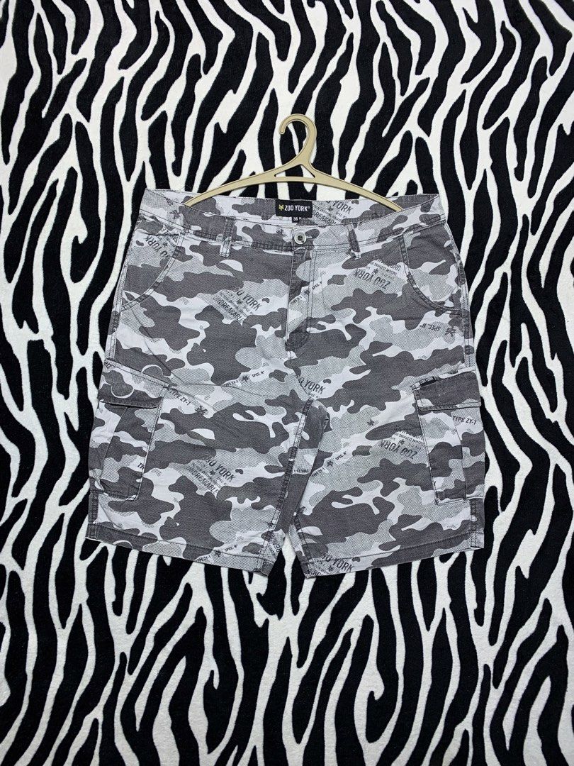 Y2K ZOO YORK CAMO CARGO SHORT (Category: Shorts) located in Cagayan de Oro. Submitted by yooow.c (Listing ID 1466622939, Image 1). Description: W: 38 L: 23 THIGH: 15.9 - 16 HEM: 11.5 - good condition - have minor loose stitch and color fade - heavyweight - need wash .