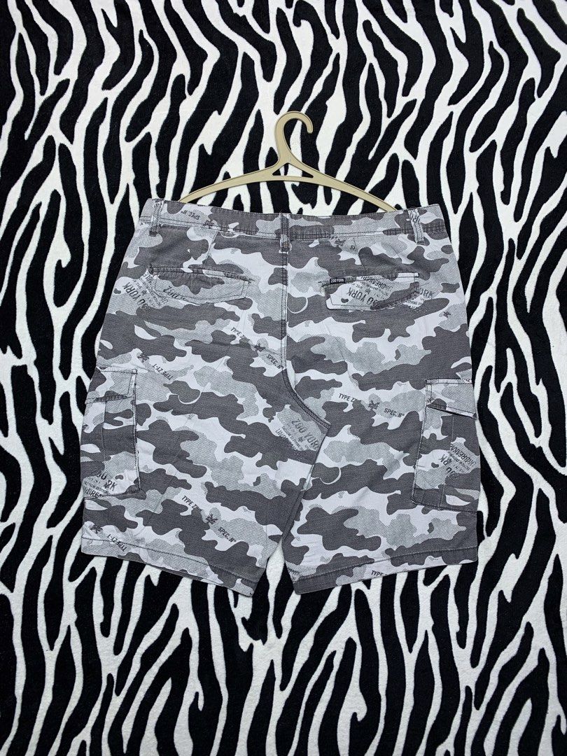 Y2K ZOO YORK CAMO CARGO SHORT (Category: Shorts) located in Cagayan de Oro. Submitted by yooow.c (Listing ID 1466622939, Image 2). Description: W: 38 L: 23 THIGH: 15.9 - 16 HEM: 11.5 - good condition - have minor loose stitch and color fade - heavyweight - need wash .