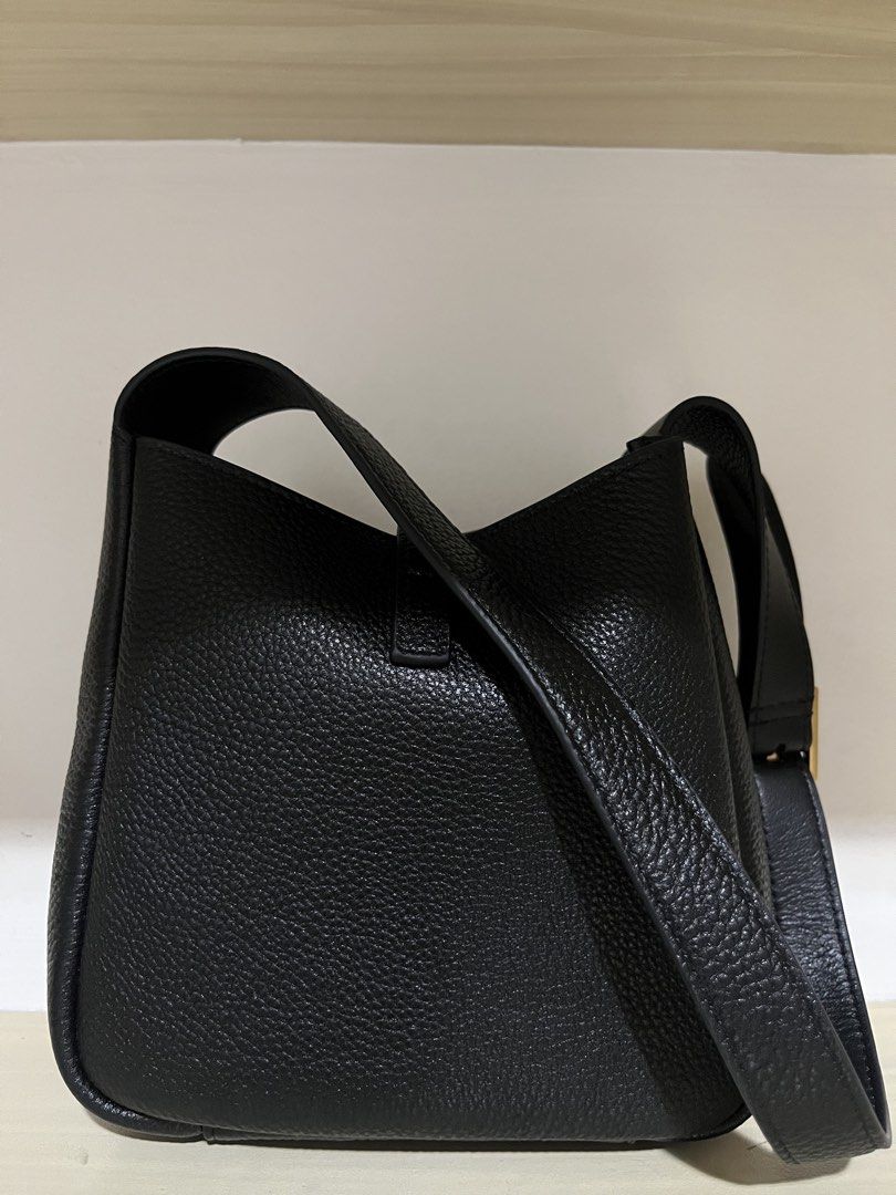 Ysl shoulder/tote bag (Category: Shoulder Bags) located in Rizal. Submitted by loved_stuffs_2 (Listing ID 1466651094, Image 2). Description: NO LOW BALLER ‼️ Bought on ig With dustbag and care cards Impulsive buy.