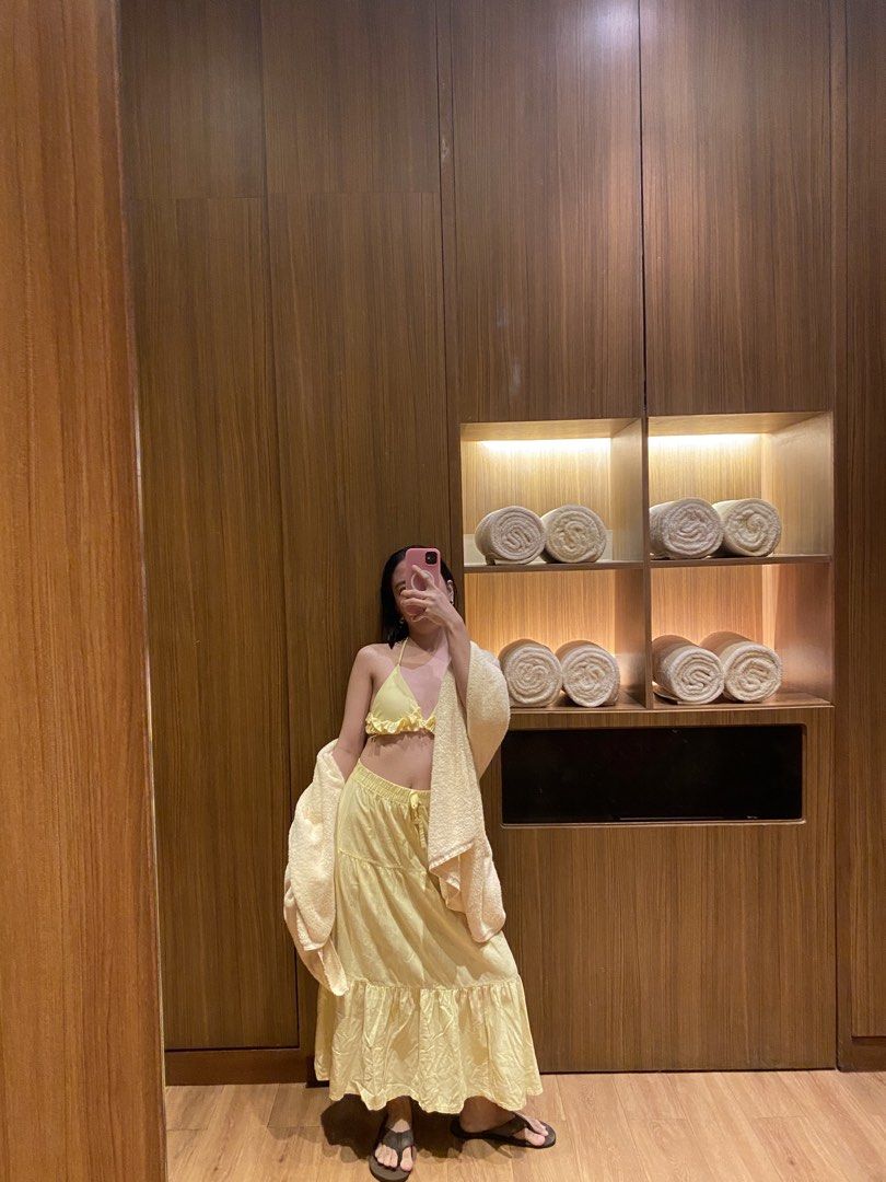 Yellow skirt (Category: Skirts) located in Guinobatan. Submitted by whtvrim (Listing ID 1466659585, Image 1). Description: .