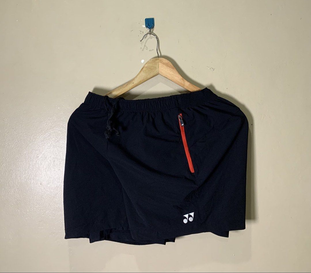 YONEX 2&1 short (Category: Shorts) located in Molave. Submitted by mysticbird_38213e (Listing ID 1466737258, Image 1). Description: size 28 - 34 14 length With inner cycling AS NEW condition No issue Zipper pocket Pang Badminton/Pickleball niyo po Sobrang ganda nito! .