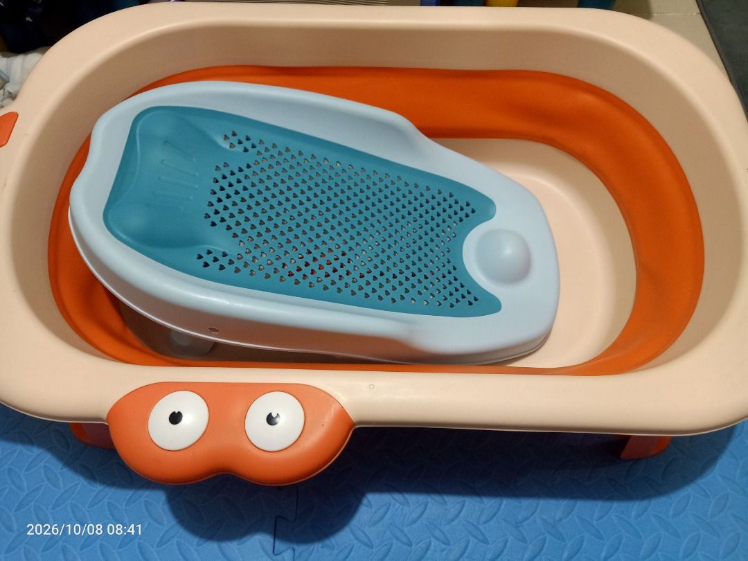 Yooboo Foldable Bathtub (Category: Bathtub & Bath Accessories) located in Makati City. Submitted by John_of_all_Trades (Listing ID 1466654997, Image 1). Description: Decluttering Sale with free non slip baby rack.