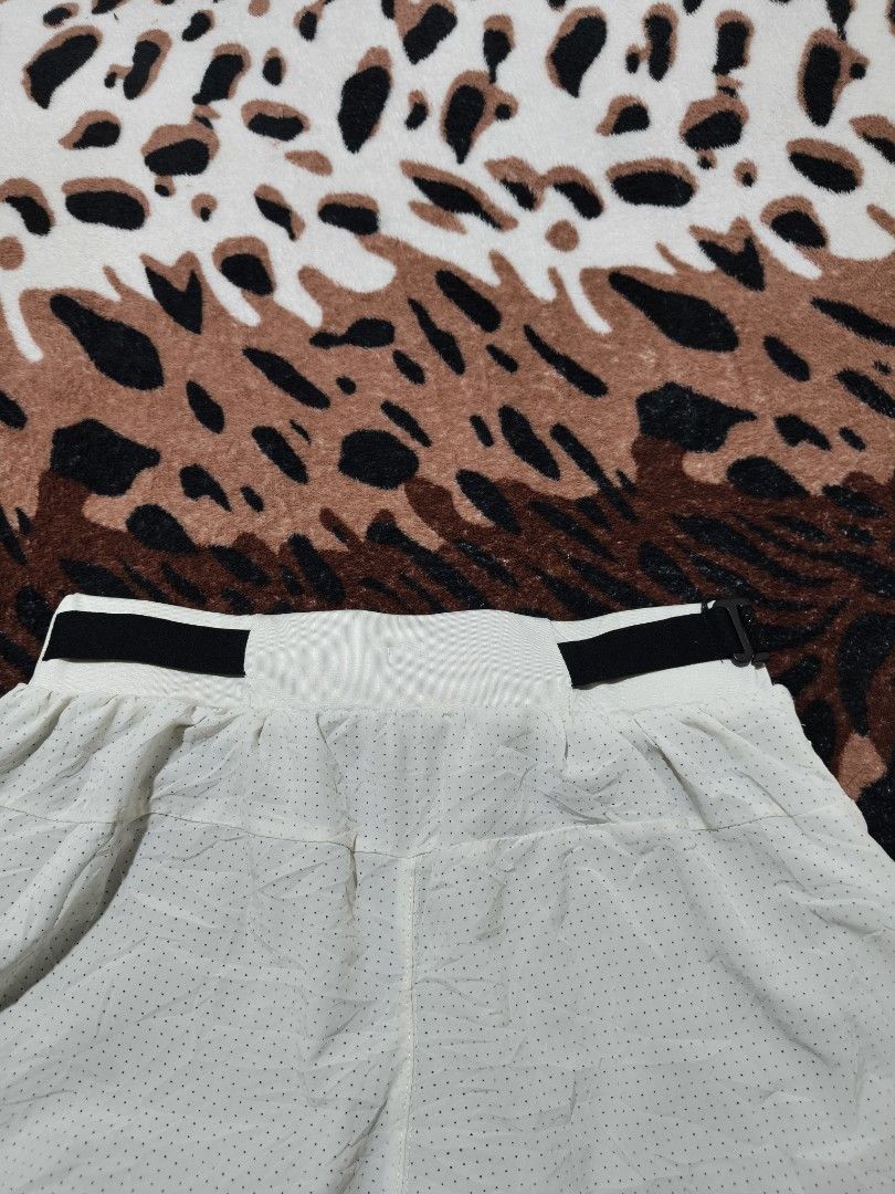 YOUNGLA SIZE SMALL (Category: Shorts) located in Manila. Submitted by gelove.thrift (Listing ID 1466718605, Image 3). Description: .