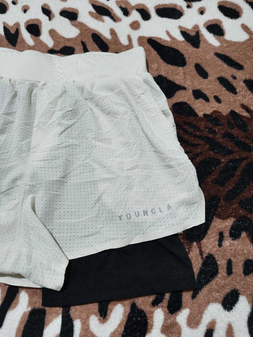 YOUNGLA SIZE SMALL (Category: Shorts) located in Manila. Submitted by gelove.thrift (Listing ID 1466718605, Image 2). Description: .