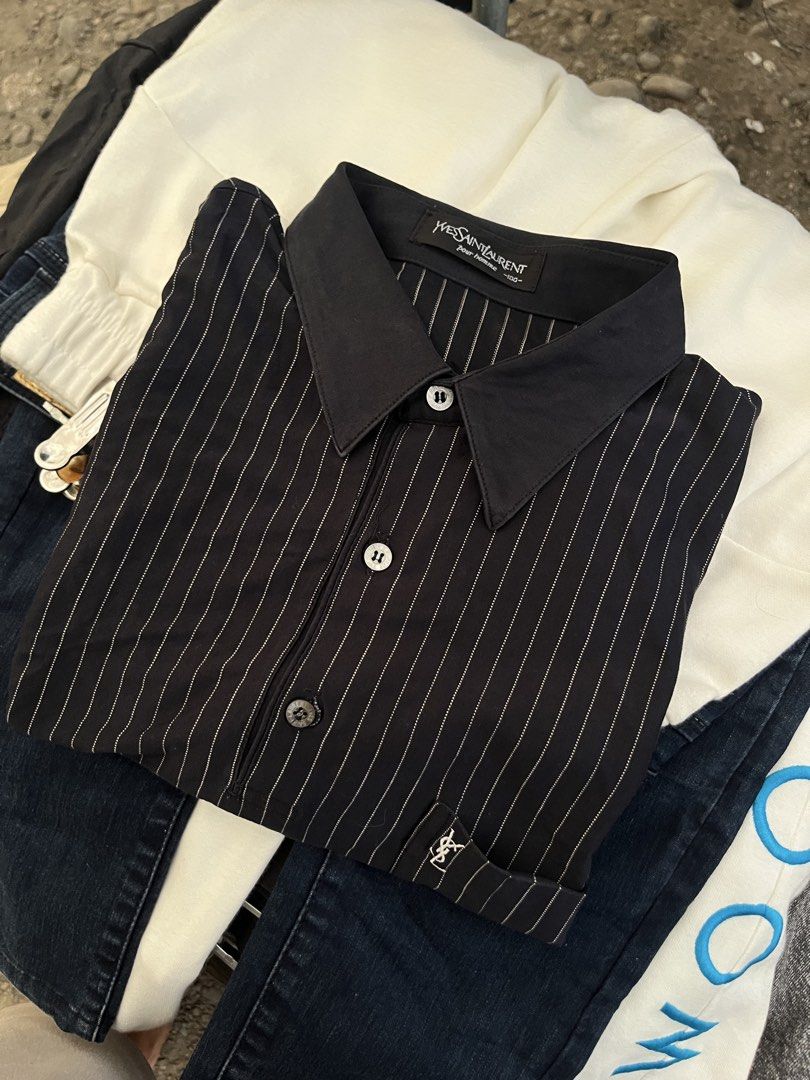 YSL Polo shirt (Category: Tshirts & Polo Shirts ) located in M'Lang. Submitted by thriftholic25 (Listing ID 1466764949, Image 1). Description: YSL poloshirt 22x27.5.