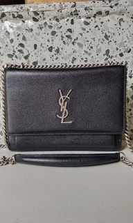 (Category: ) located in . Submitted by find.luxe (Listing ID 1466652930, Image 1). Description: .