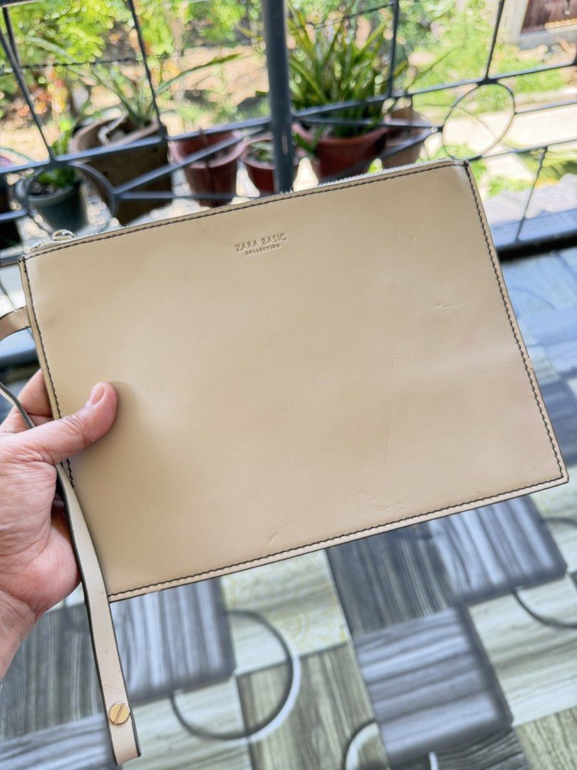Zara Basic Collection Wrislet / Clutch (Category: Clutches) located in Cadiz. Submitted by solynb28 (Listing ID 1466641667, Image 1). Description: -clean and ready to use -no flaws, only sign of use -negotiable ▫️what you see is what you get▫️colors may vary due tolighting▫️buy at your own risk ▫️no long reservation, unless the item is paid▫️payment 1st policy▫️no return, no exchange, no refund▫️joy miners/reservers/lowballers will be blocked▫️.