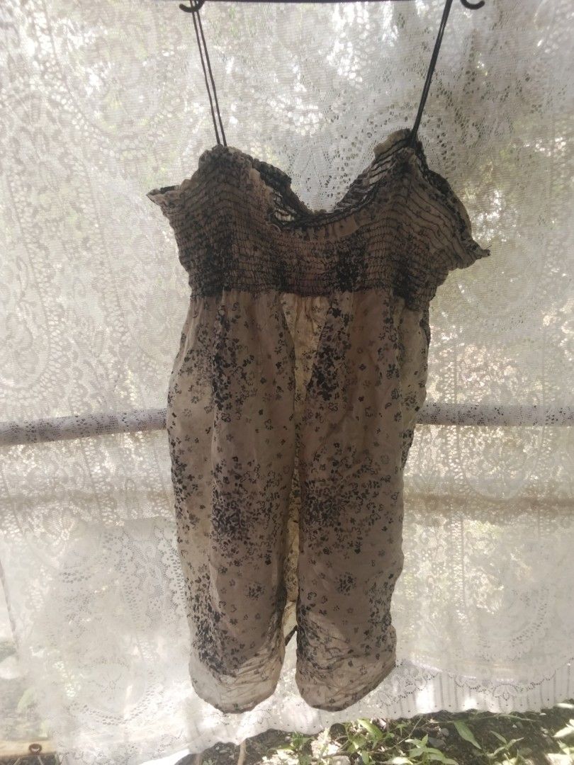 Zara Basic Floral Smocked Spaghetti Strap Top (Category: Sleeveless) located in Alaminos. Submitted by dangpreloved01 (Listing ID 1466595828, Image 1). Description: Zara Basic spaghetti strap top, size XS. Beige fabric with dark floral pattern all over. Smocked stretchy bodice fits snug. Thin delicate straps hanging down. Lightweight and breezy material. Clean label inside..