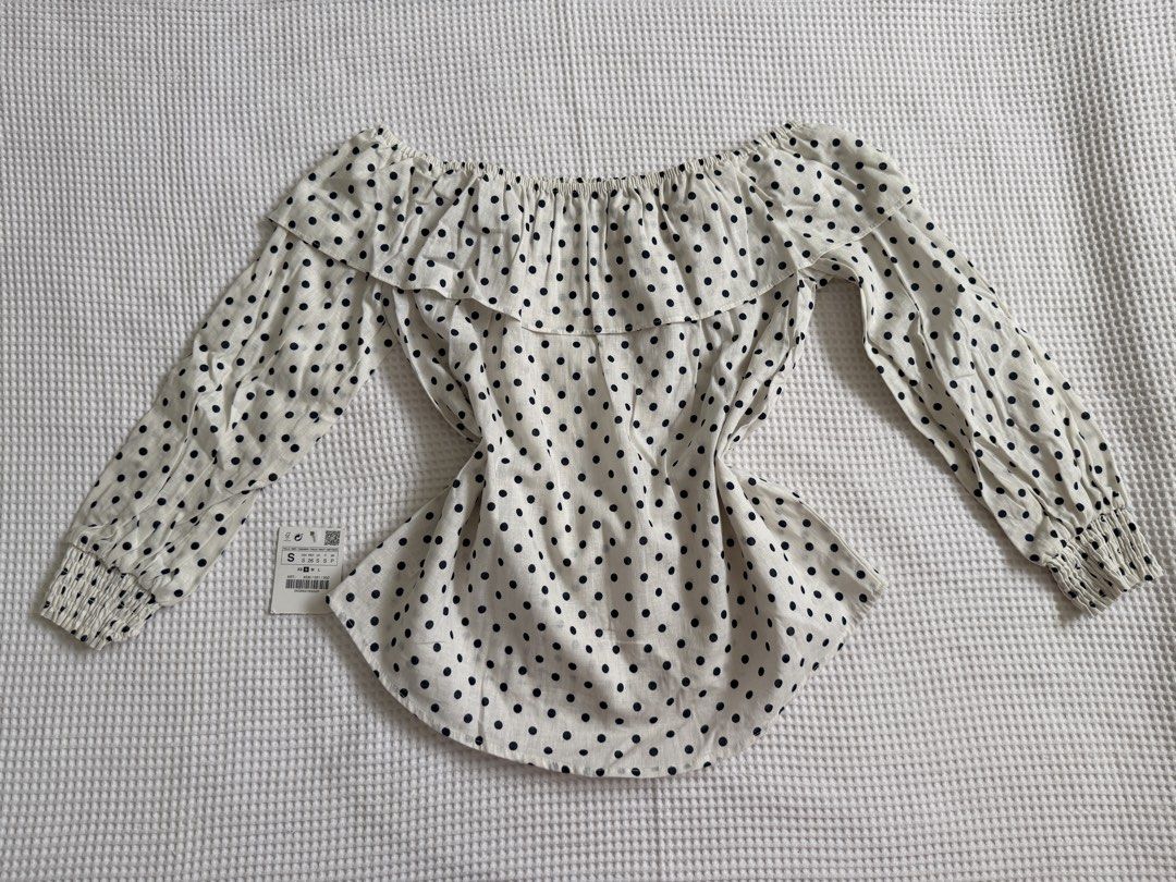 Zara Basic Polkadots Off-Shoulder Top (Category: Others Tops) located in Baguio. Submitted by blnxxx (Listing ID 1466750838, Image 1). Description: Zara Basic Brand new with tag S on tag.