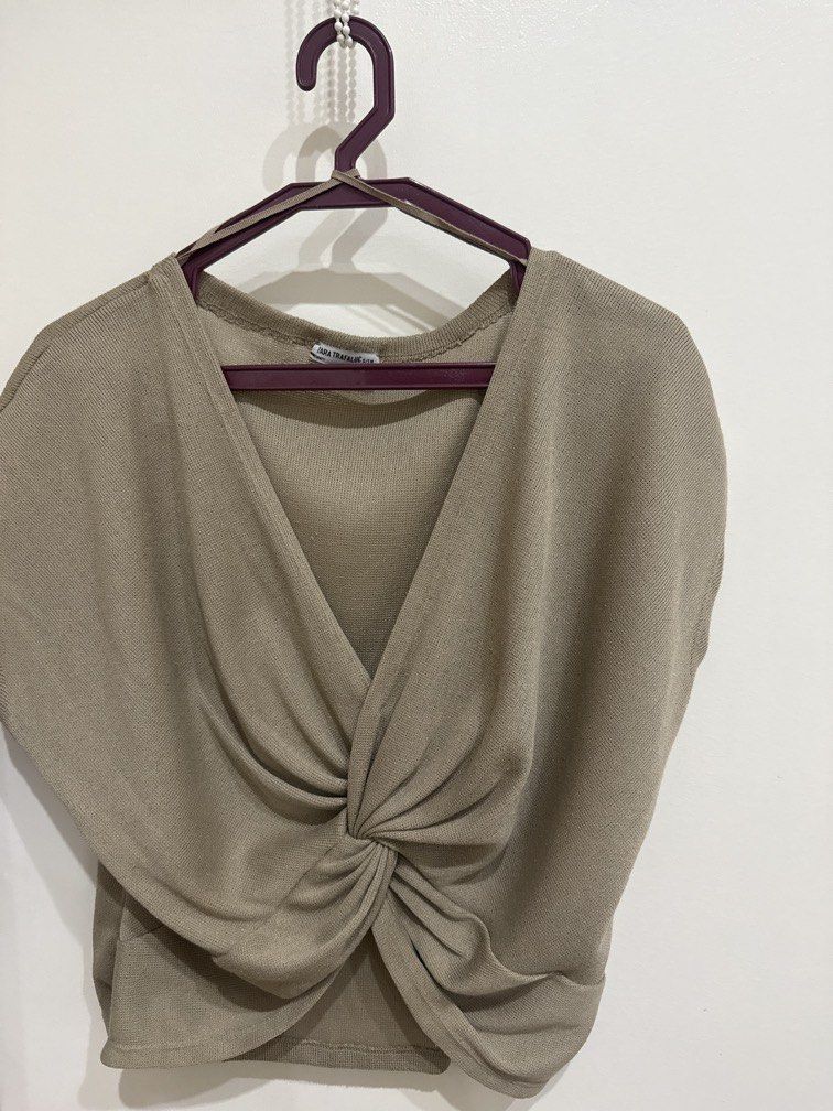 Zara Beige Knitted Knot Top (Category: Blouses) located in Quezon City. Submitted by jad__os (Listing ID 1466720086, Image 1). Description: Used once or twice only No noticeable flaws.