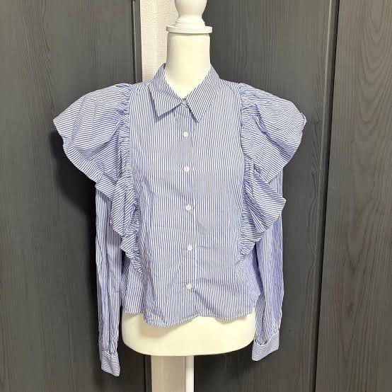 ZARA Blue Striped Ruffles (Category: Blouses) located in Tacurong. Submitted by curatedbyrani (Listing ID 1466701329, Image 2). Description: GOOD AS NEW PM FOR MORE DETAILS 💕.