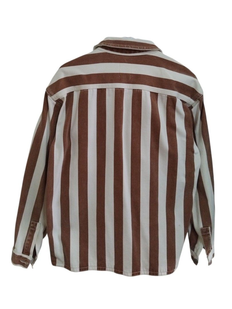 Zara Brown Striped Relaxed Fit Denim Jacket (Category: Coats, Jackets and Outerwear) located in Pasig City. Submitted by hustlexcurate (Listing ID 1466589952, Image 2). Description: Zara Brown Striped Relaxed Fit Denim Jacket Size S on tag fits MEDIUM Dimensions: 22X27.