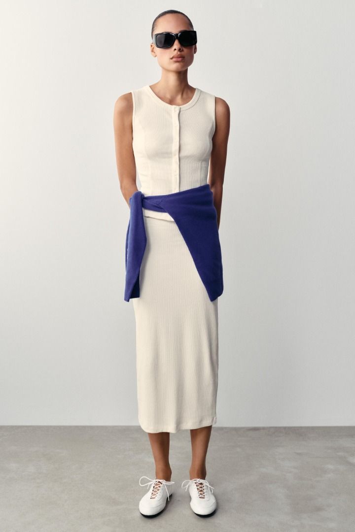🧡💛 ZARA Cream Pencil Skirt (Category: Skirts) located in Manila. Submitted by mellow_mango (Listing ID 1466712151, Image 1). Description: - Cream ribbed midi dress with front button details - Sleeveless crew neck design with a straight cut (hits mid-calf) - Thick, high-quality knit fabric that holds its shape well - Perfect for casual outings, styled easily with white sneakers and a sweater.