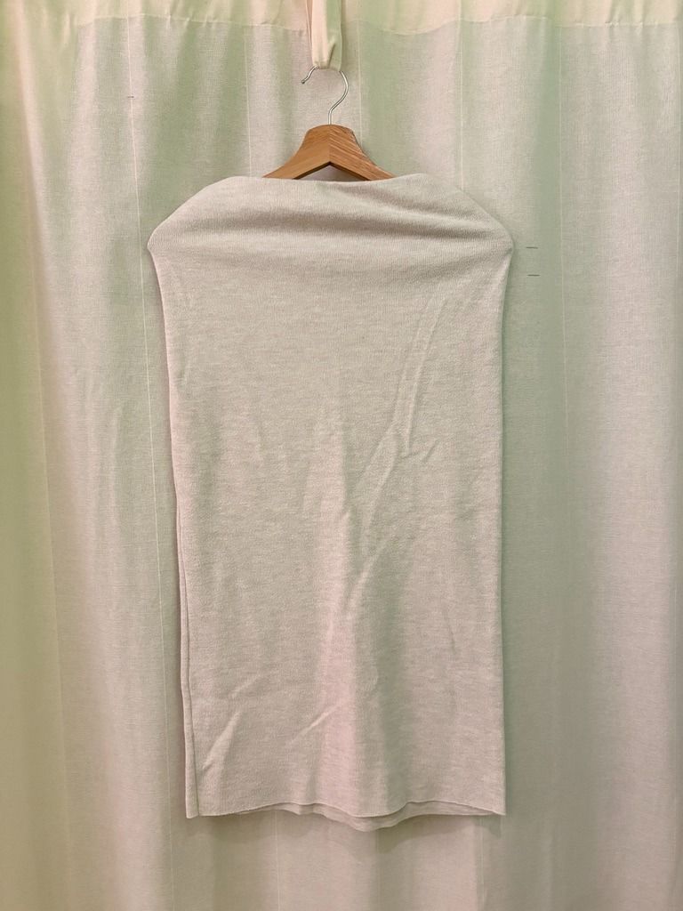 🧡💛 ZARA Cream Pencil Skirt (Category: Skirts) located in Manila. Submitted by mellow_mango (Listing ID 1466712151, Image 2). Description: - Cream ribbed midi dress with front button details - Sleeveless crew neck design with a straight cut (hits mid-calf) - Thick, high-quality knit fabric that holds its shape well - Perfect for casual outings, styled easily with white sneakers and a sweater.