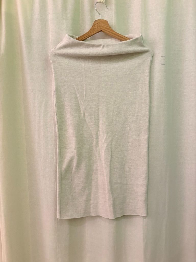 🧡💛 ZARA Cream Pencil Skirt (Category: Skirts) located in Manila. Submitted by mellow_mango (Listing ID 1466712151, Image 3). Description: - Cream ribbed midi dress with front button details - Sleeveless crew neck design with a straight cut (hits mid-calf) - Thick, high-quality knit fabric that holds its shape well - Perfect for casual outings, styled easily with white sneakers and a sweater.