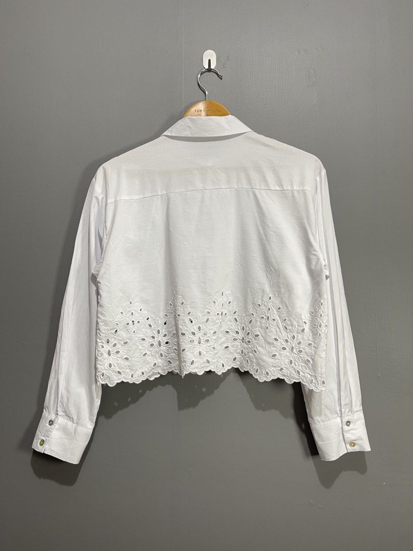 Zara Cropped Poplin Eyelet Long Sleeve (Category: Looking For) located in Davao. Submitted by yannrussel00 (Listing ID 1466713313, Image 2). Description: Size XS on tag Dimes W19 x L19 Sleeves 21” Condition 10/10 Like new No issue 📍DAVAO CITY 🚚 J&T Express Courier 📌 Payment first policy. First to pay gets the item. REMINDER‼️ Items will be marked SOLD once sold. I will no longer reply to messages asking if the item is available..